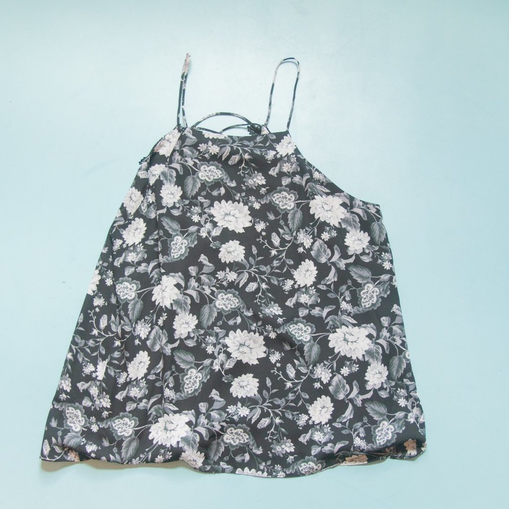 WAYF Posie Black White Floral Lace Plunge Criss Cross Strappy Tank Top - Picture 6 of 8